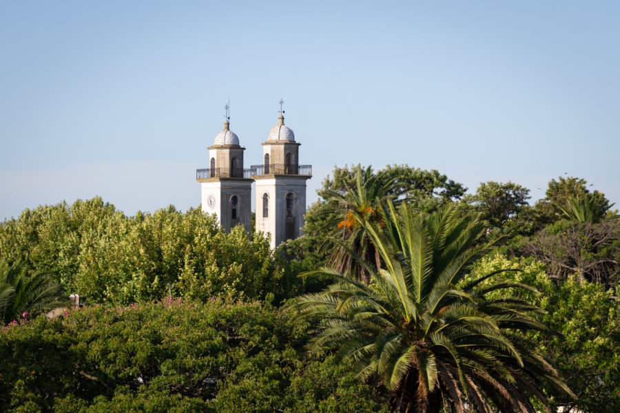 Vue sur Colonia et sa basilique depuis le phare