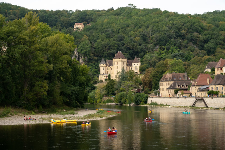 Canoës sur la Dordogne à La-Roque-Gageac