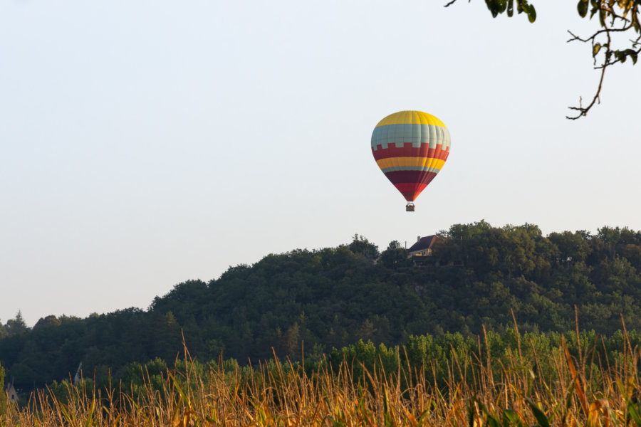 Montgolfière et paysage de Dordogne, Périgord noir