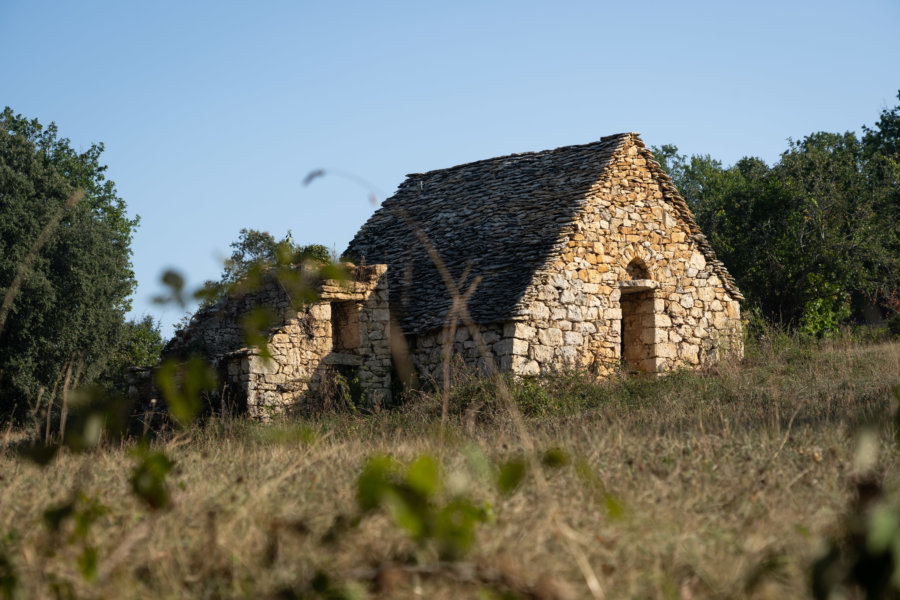 Randonnée en Dordogne : maisons de pierres à Castelnaud