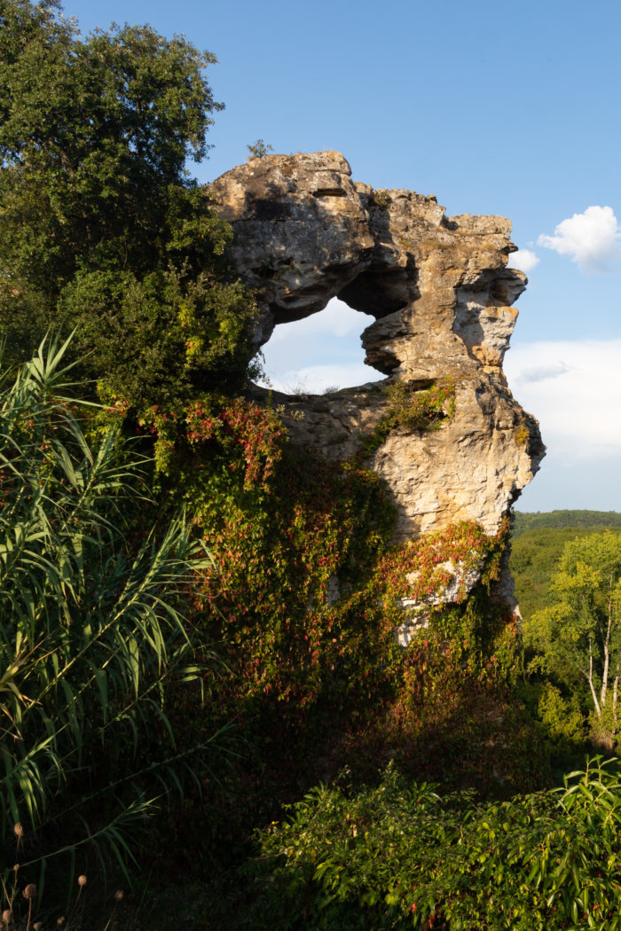 La roche percée à Montfort, Vitrac, Dordogne