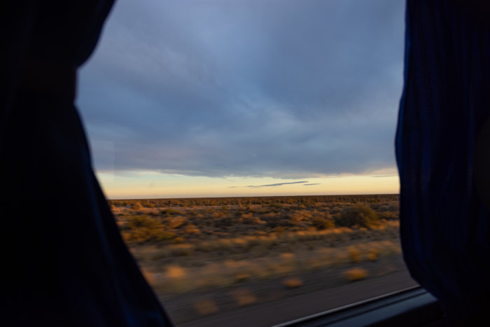 Bus en Patagonie au lever du soleil