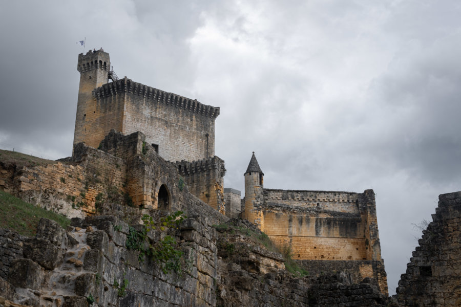 Visite du château de Commarque en Dordogne