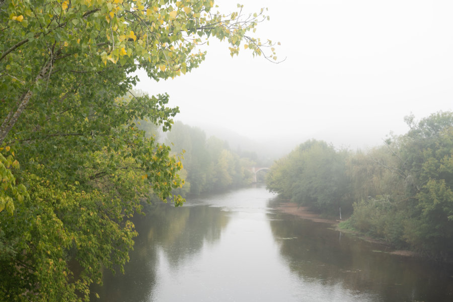 Brouillard sur la Vézère aux Eyzies