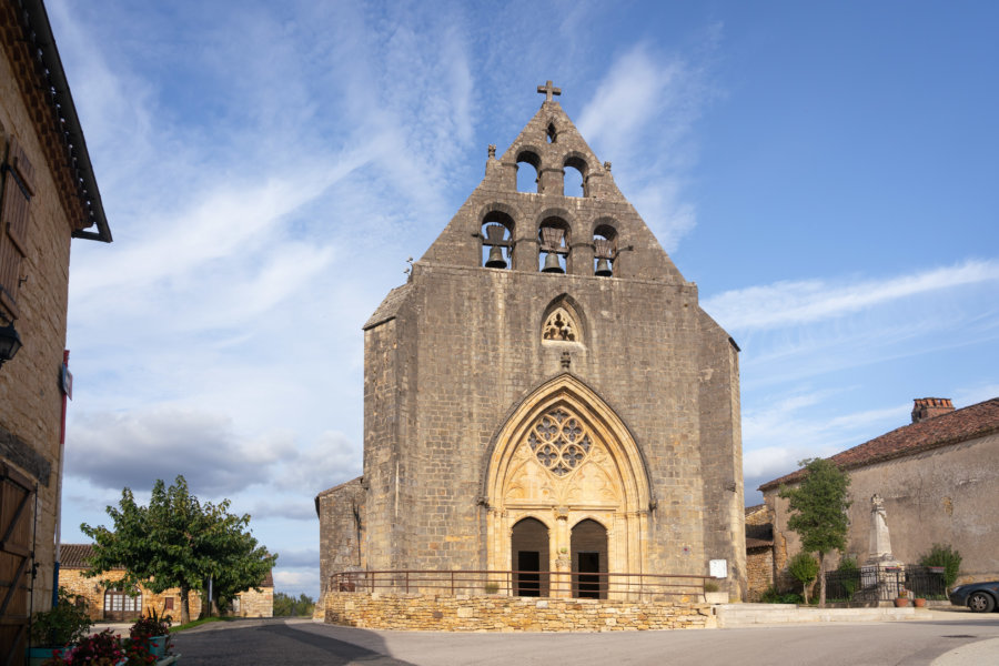 Eglise dans le village de Montcabrier