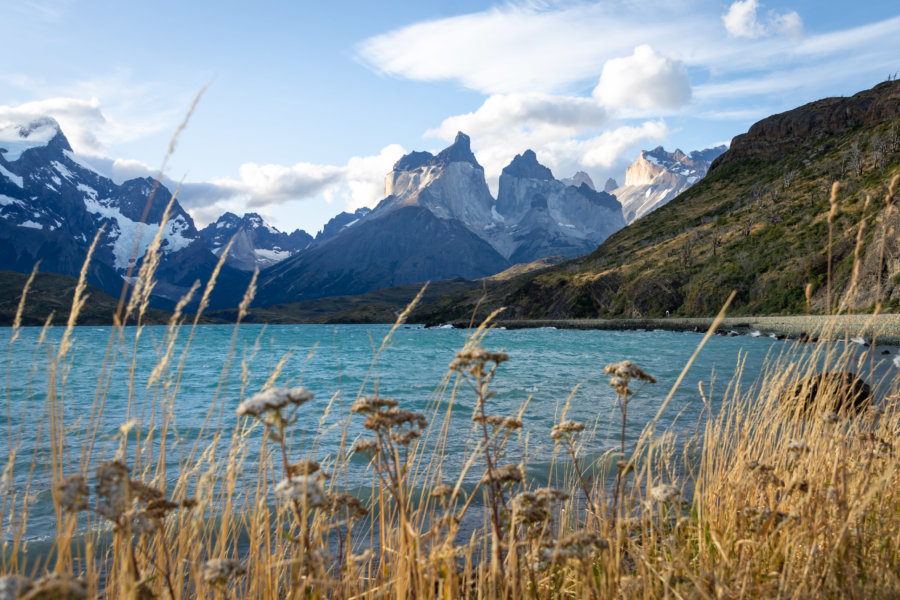 Lago Pehoé et montagnes des Cuernos en Patagonie