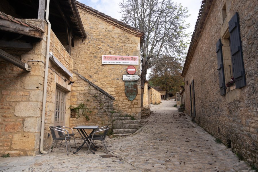 Village au pied du château de Bonaguil