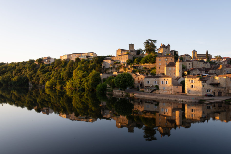 Village de Puy-l'Évêque au bord du Lot