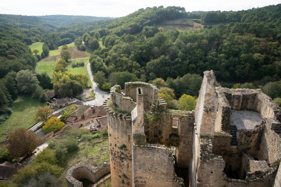 Vue du château de Bonaguil dans le Lot-et-Garonne