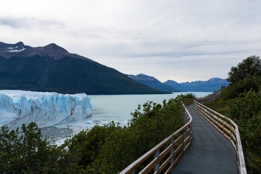 Passerelle pour touristes près du Perito Moreno