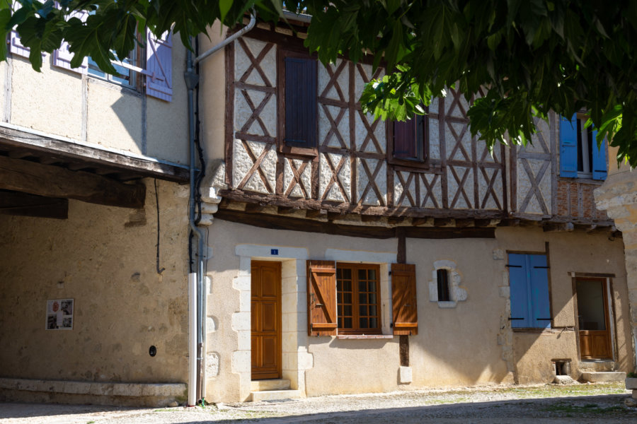 Maison de Sarrant, village du Gers