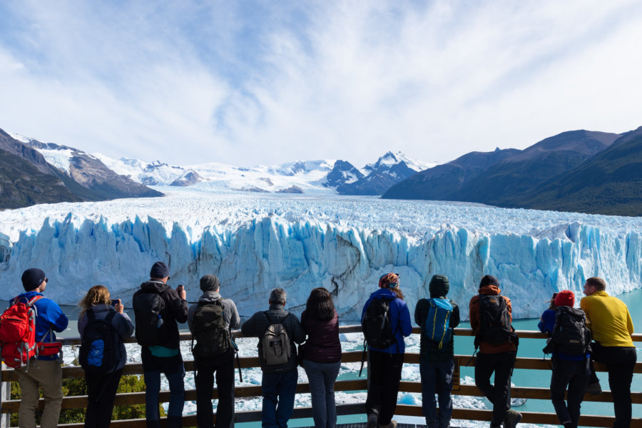 Touristes au Perito Moreno en Patagonie