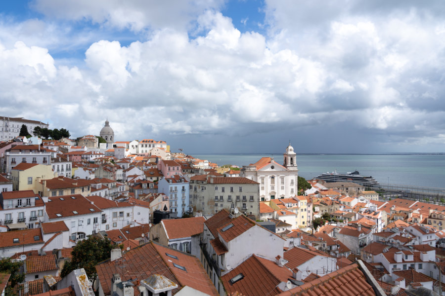 Mirador Portas do Sol : Alfama à Lisbonne