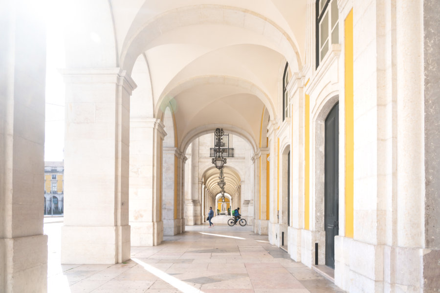 Arches de la place du commerce à Lisbonne