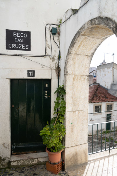 Passage dans le quartier d'Alfama à Lisbonne