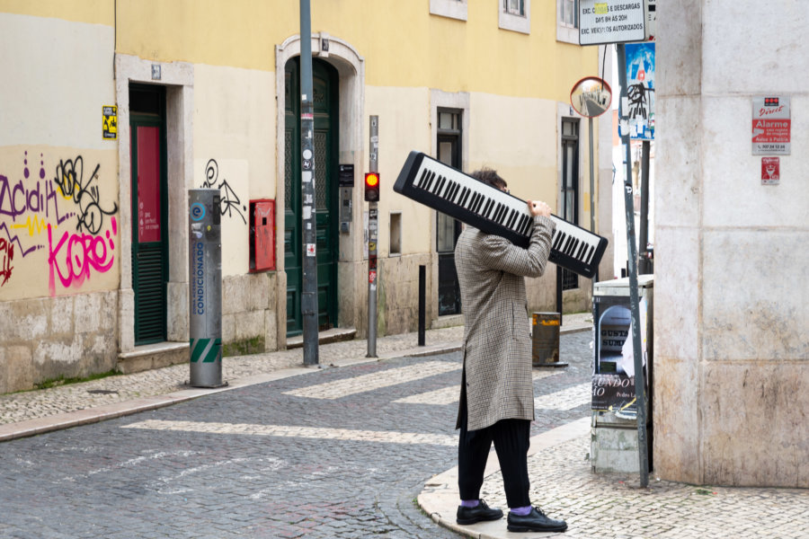 Scène de rue à Lisbonne