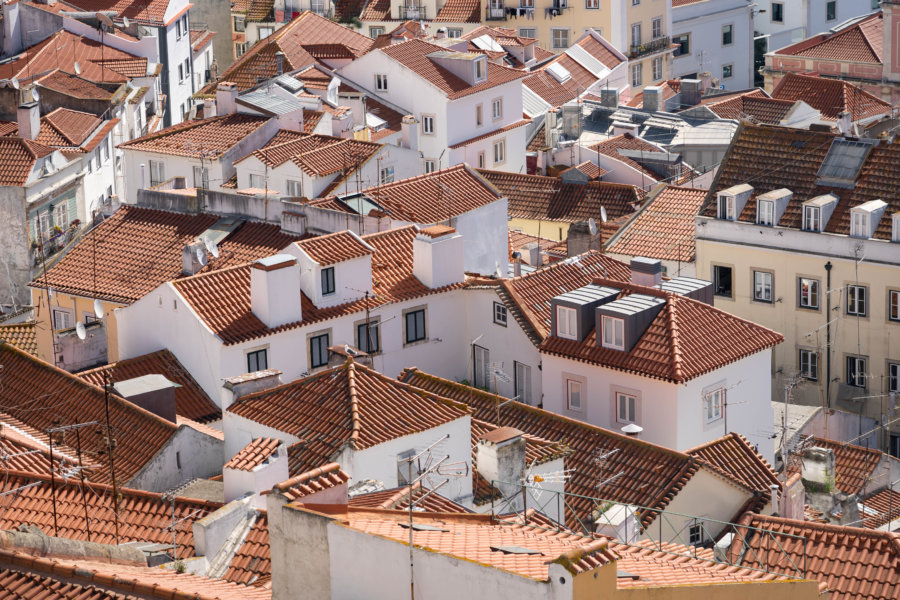 Toits des maisons, quartier d'Alfama à Lisbonne