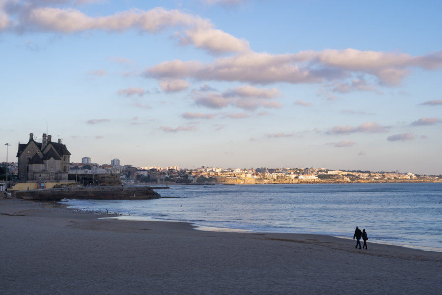 Plage de Cascais au coucher du soleil