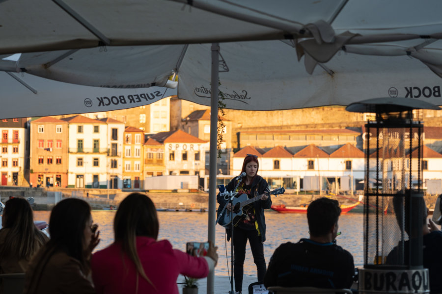 Concert sur les quais de Ribeira à Porto