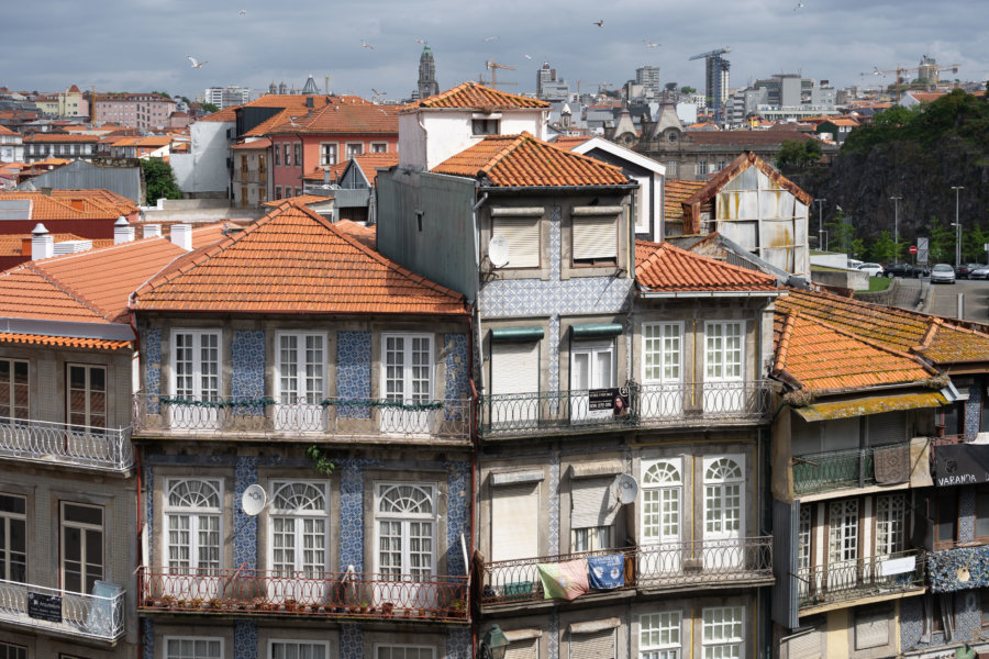 Immeubles de Porto vus depuis le parvis de Sé