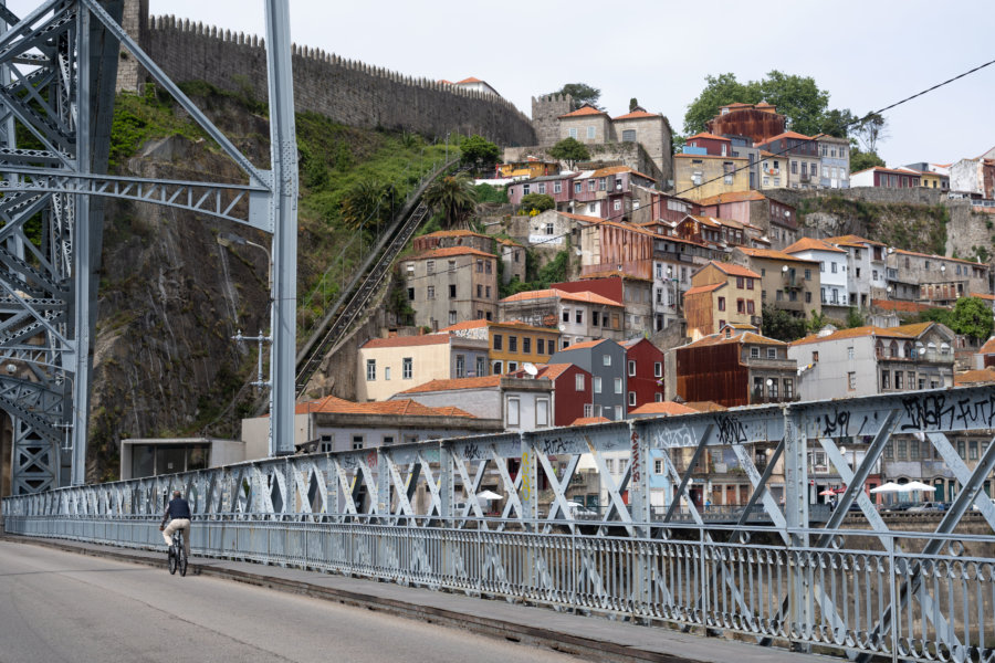 Promenade sur le Pont Dom Luis, maisons de Porto