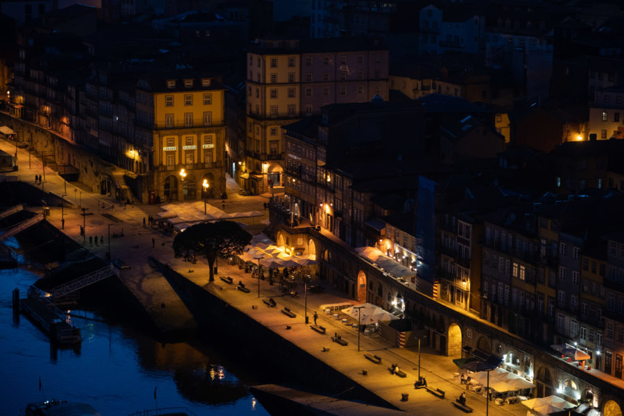 Ville de Porto la nuit, quartier Ribeira