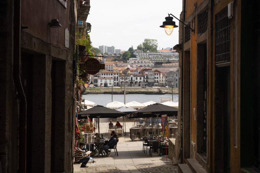 Quartier de Ribeira au bord du Douro à Porto