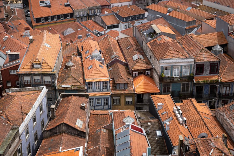 Vue sur les toits de Porto du haut de la Torre dos Clerigos