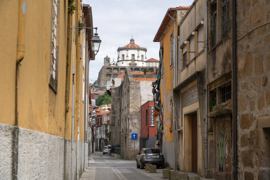 Vila Nova de Gaia, ses rues et son monastère