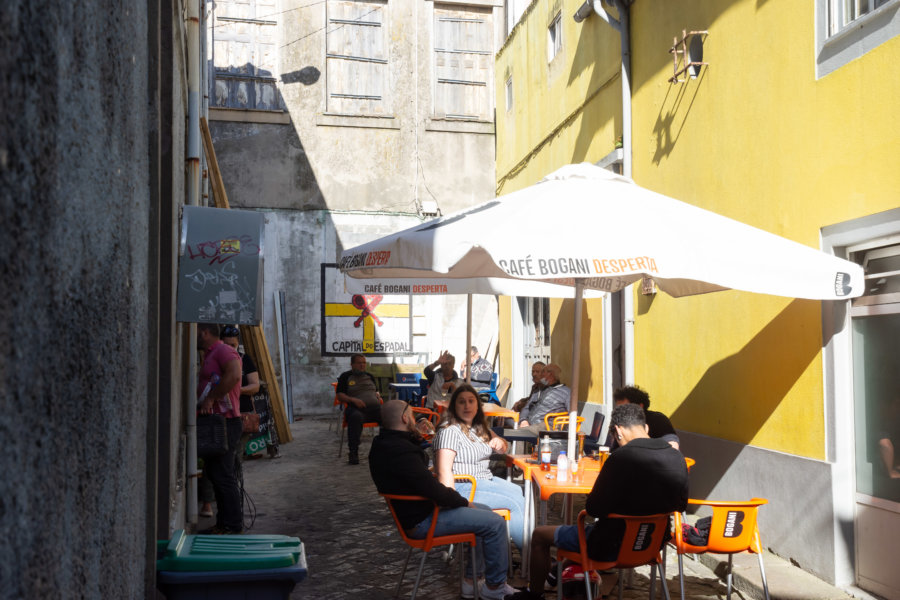 Bar dans une ruelle de Foz do Douro