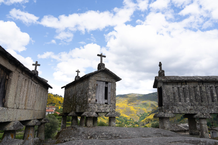 Greniers à maïs de Soajo ou espigueiros