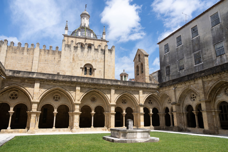 Cloître de la cathédrale Sé à Coimbra