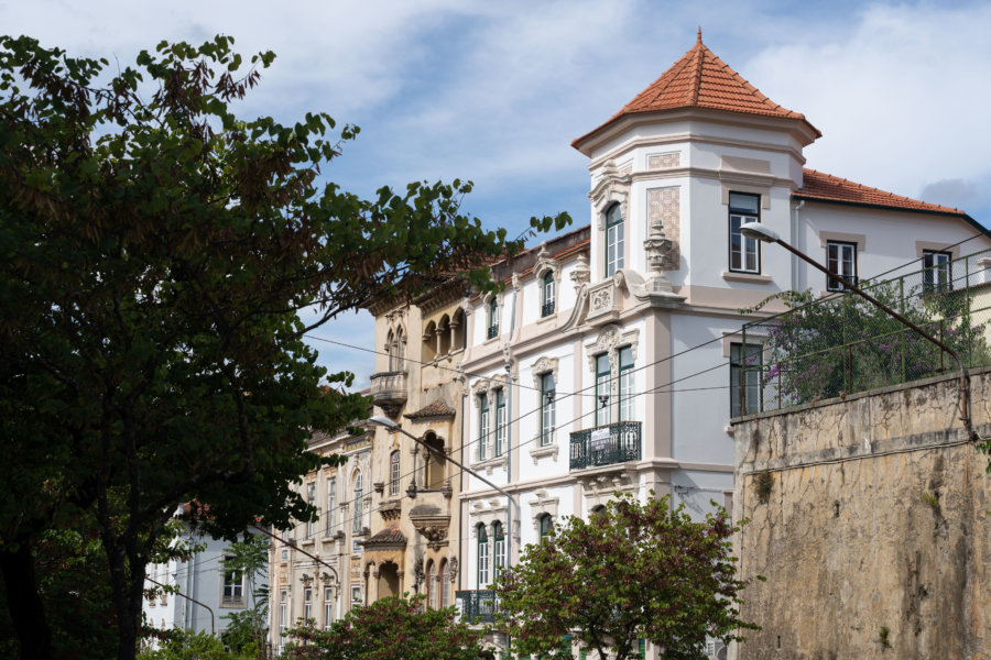 Maisons chics près de la Praça Republica à Coimbre