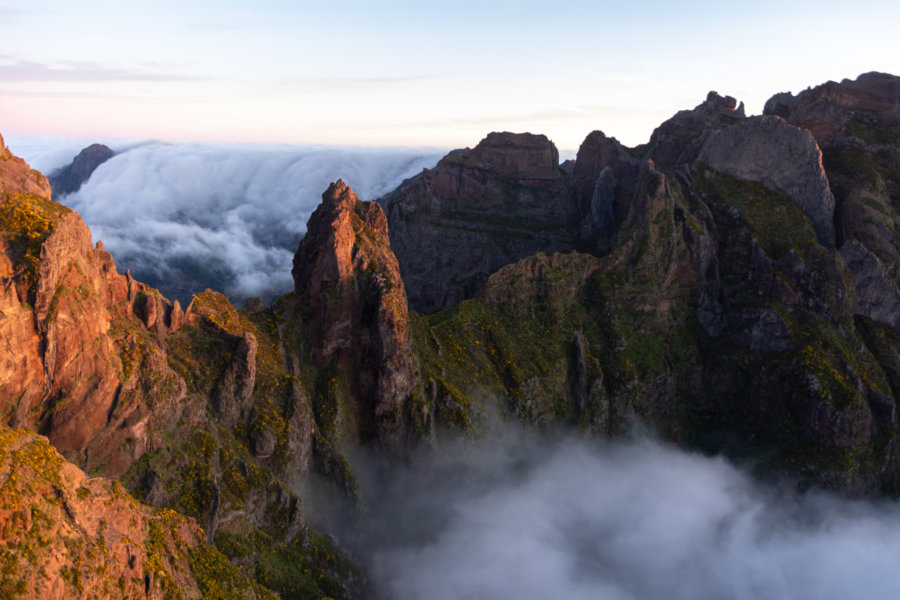 Vue depuis le belvédère Ninho da Manta au Pico Arieiro à Madère