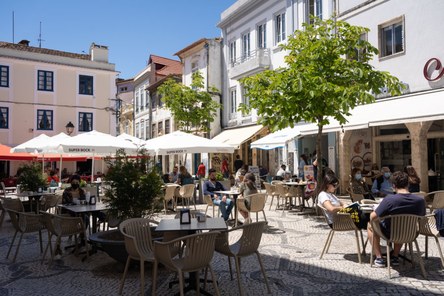 Place avec terrasses à Aveiro, Portugal