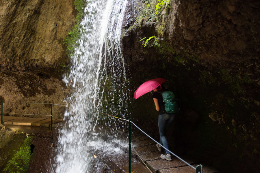 Randonnée sous une cascade à Madère, Levada nova