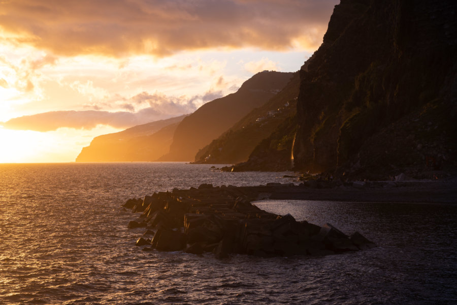 Coucher de soleil sur les falaises de Madère