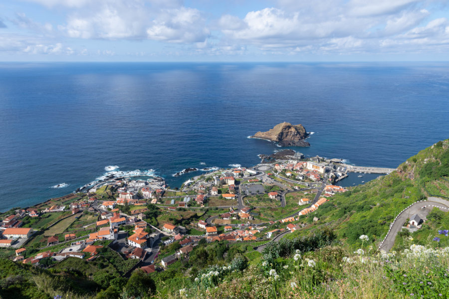 Mirador Santinha avec vue sur Porto Moniz, au nord de Madère