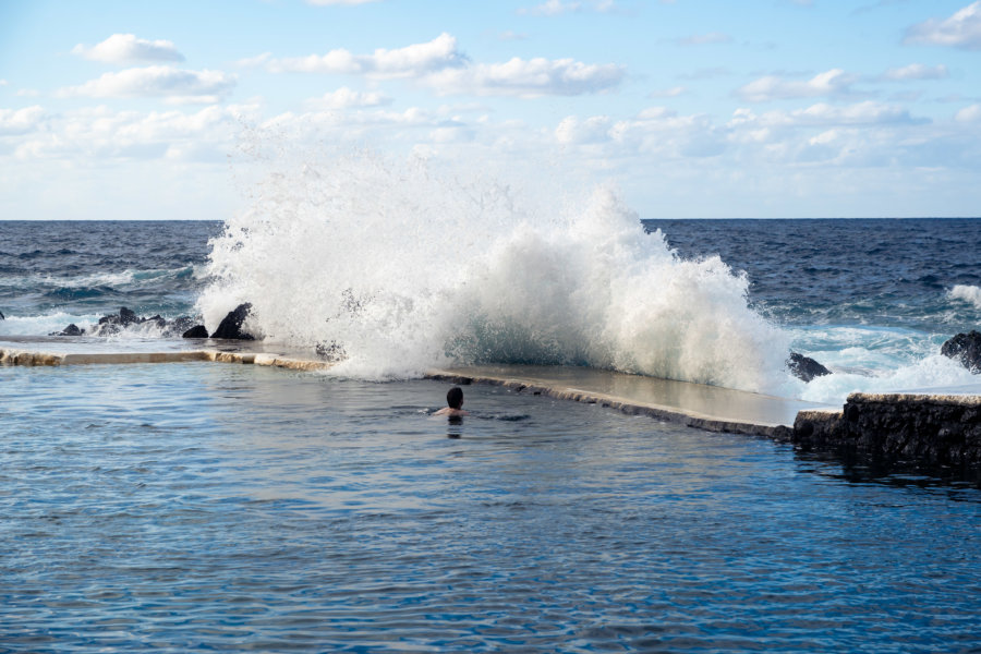 Se baigner à Madère : les grosses vagues de Porto Moniz