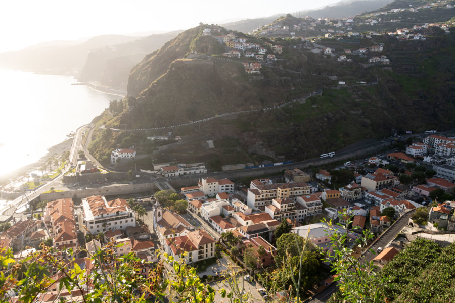 Vue sur Ribeira Brava depuis le mirador