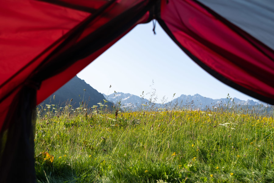 Vue depuis la tente au réveil, bivouac à Belledonne