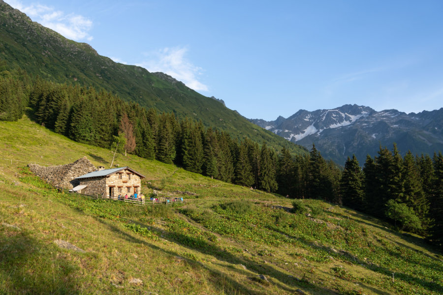 Refuge de l'Aup Bernard, Belledonne, les Alpes en été