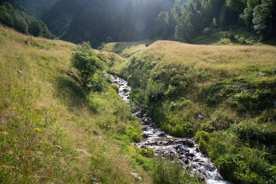 Randonnée sur le GR73, rivière de montagne