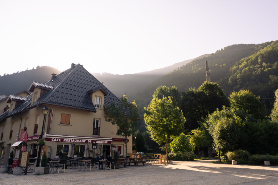 Village d'Allemond au lever du soleil