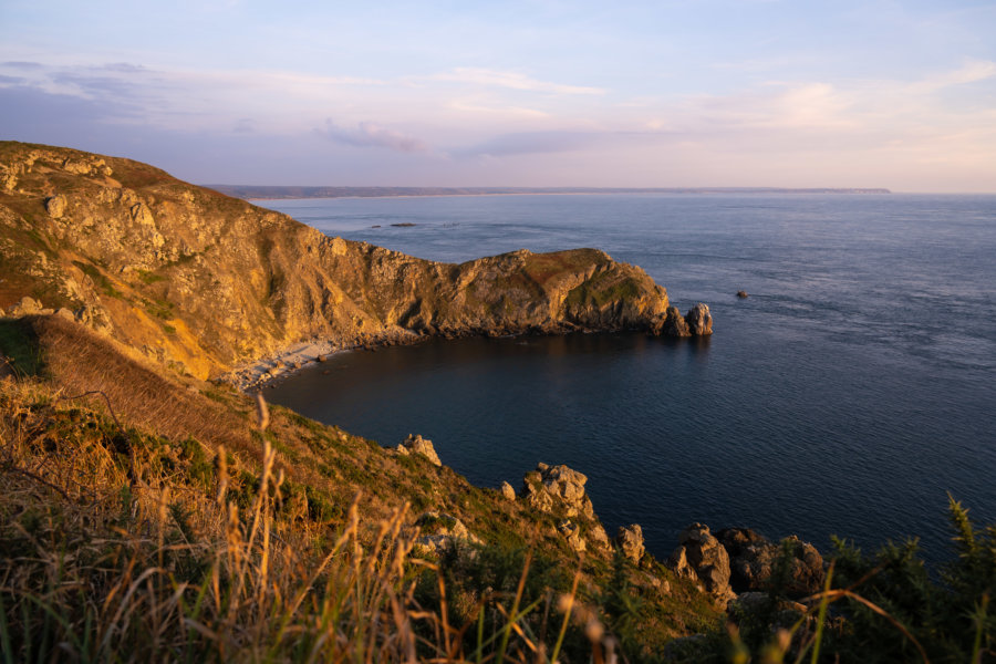 Nez de Jobourg depuis le Nez de Voidries, vue au coucher du soleil