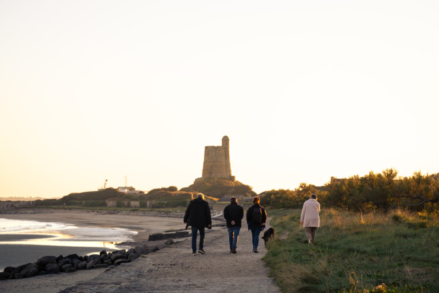 Jetée de Saint-Vaast-la-Hougue et Tour de Vauban