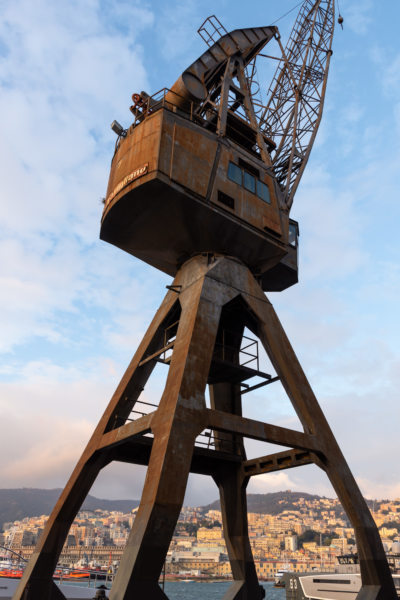 Grues au port antique de Gênes