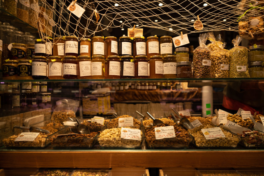 Boutique de miel et amandes chez MOG à Gênes
