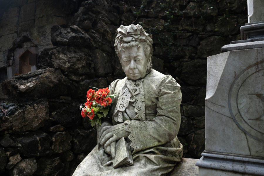 Statue dans le cimetière monumental de Staglieno à Gênes