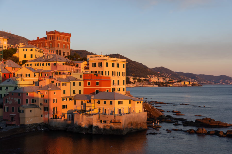 Plage de Boccadasse au coucher du soleil